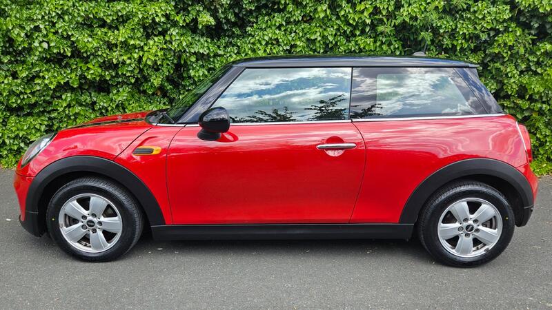 View MINI HATCH 1.5 Cooper D 3dr *Euro 6*