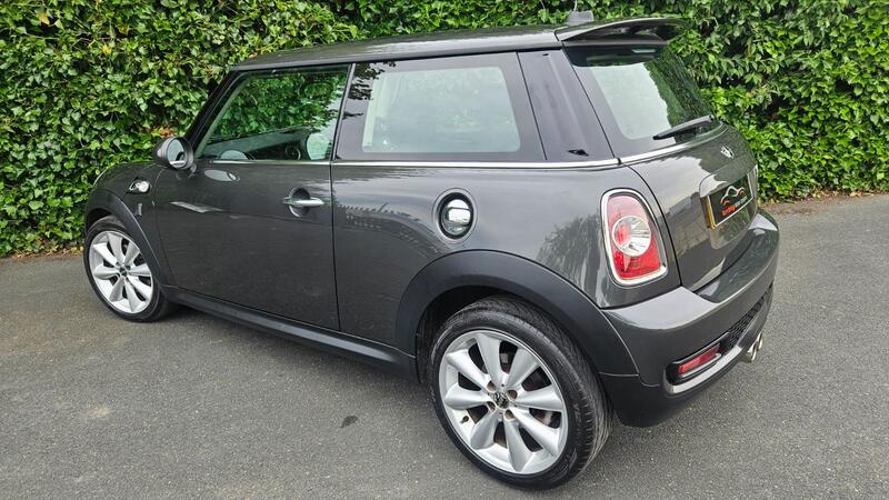 View MINI HATCH 2.0 Cooper SD (Chili) 3dr